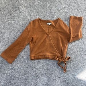 Madewell long sleeve. Bell sleeve. Great fall color.